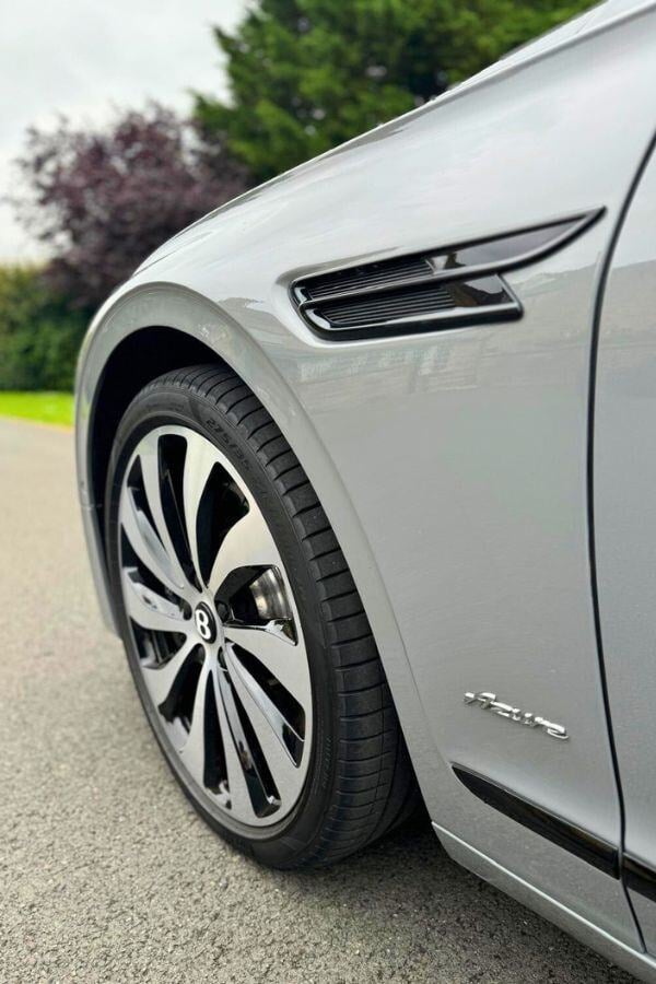 Bentley Flying Spur 2023 Wheel Arch