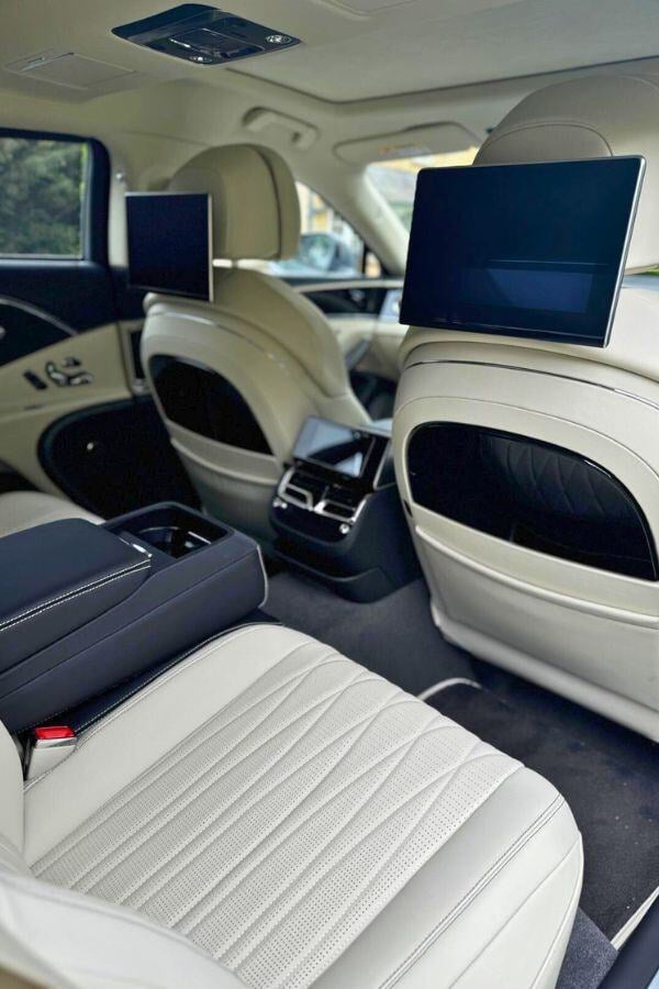 Bentley Flying Spur 2023 interior 2